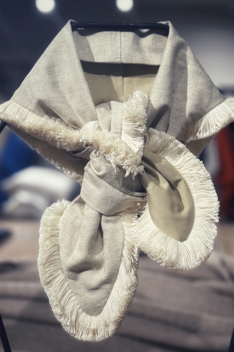1:4 Linen Fringe Necka Scarf - Image 3